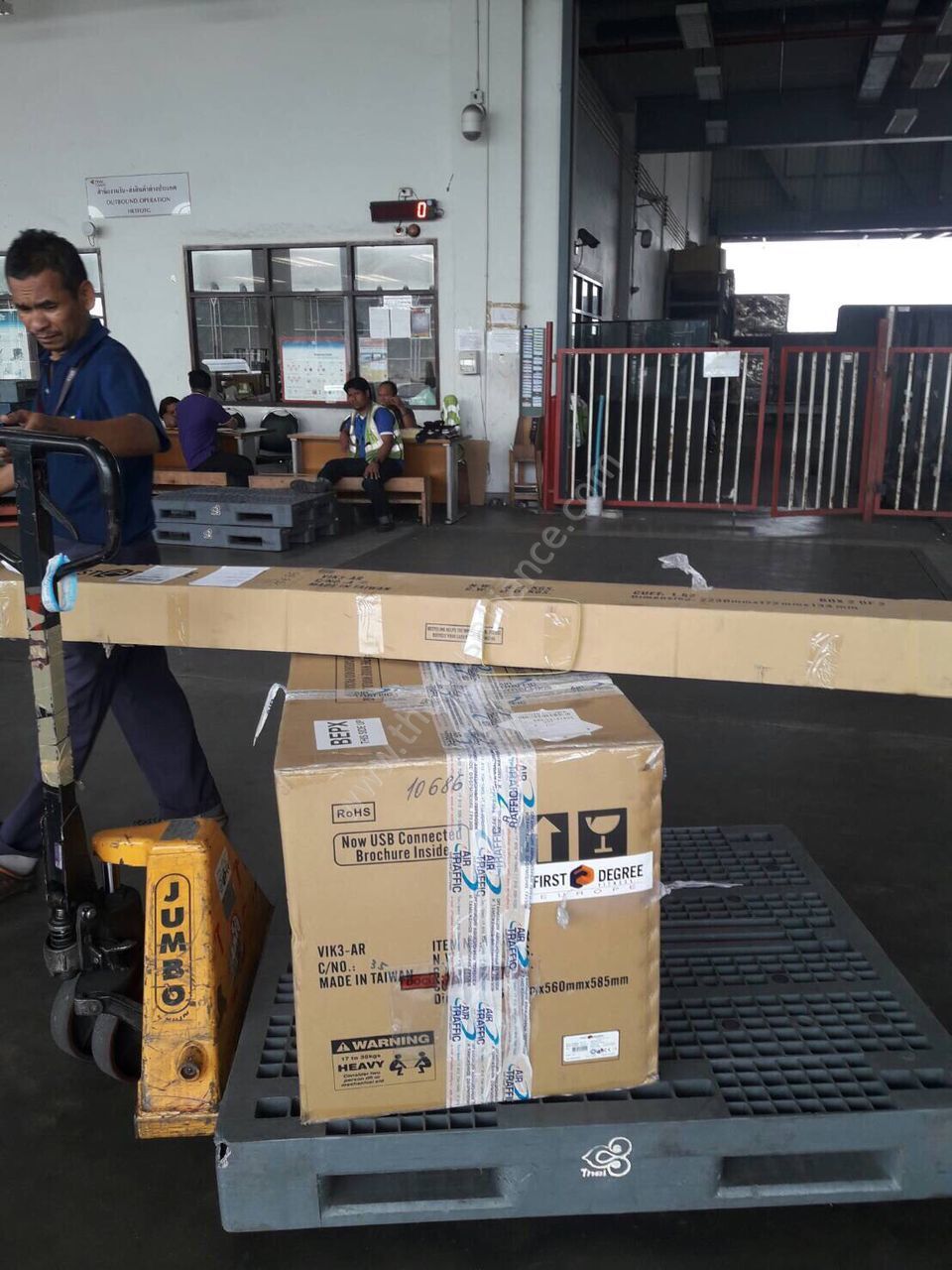 Фото перевозки экспортного товара на территории таможни